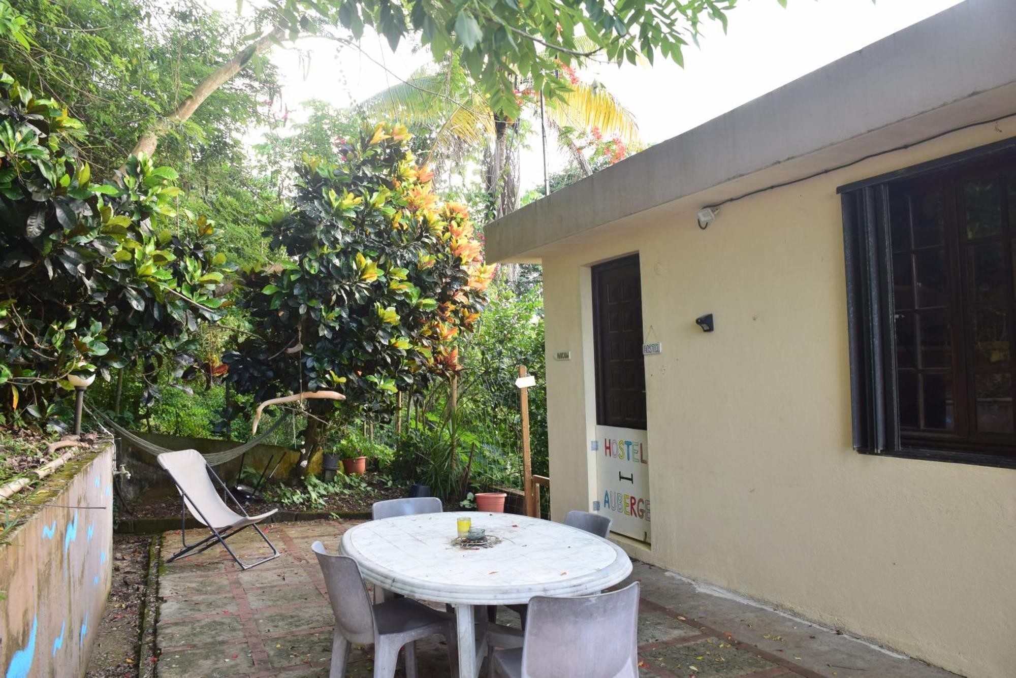 Top Hill Hostel- Martinique- Auberge Dortoir 라 트리니테 외부 사진